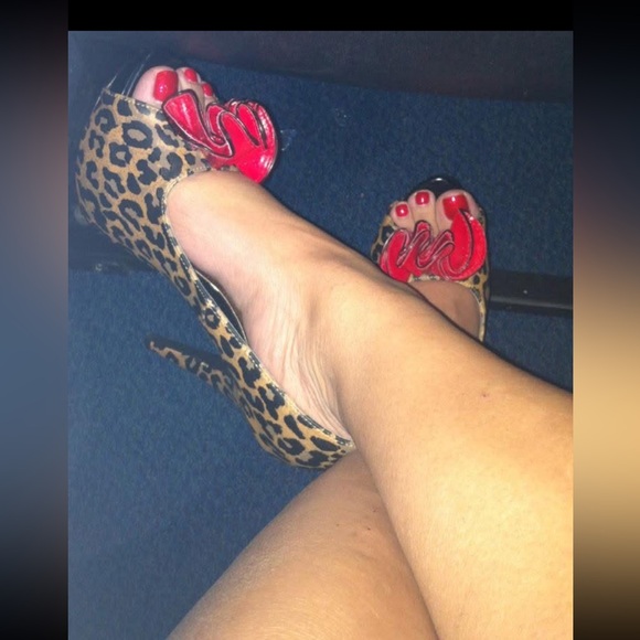 Qupid Leopard Print Heels with Red Accent - Picture 6 of 7